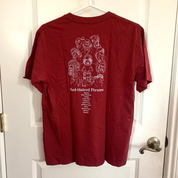 Uniqlo x One Piece Red Haired Pirates Graphic T-shirt in Red Unisex S - Picture 5 of 9